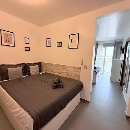 Ella Ла-Техита