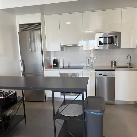 Ella Ла-Техита