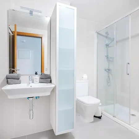 Ella Modern Two Bedroom With Terrace *